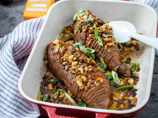 Süßkartoffel mit salzigem Erdnuss-Zwiebel-Topping