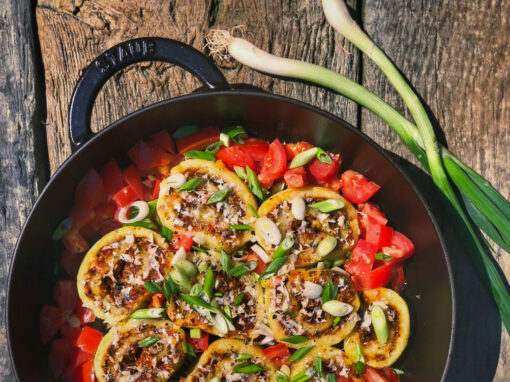 Mediterrane Knödelschnecken mit Tomaten & Oliven