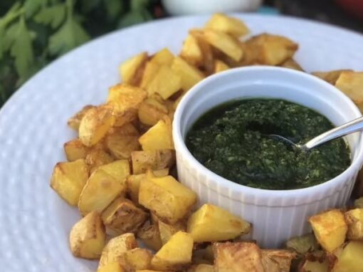 Patatas Bravas aus dem Ofen mit frischer Mojo Verde