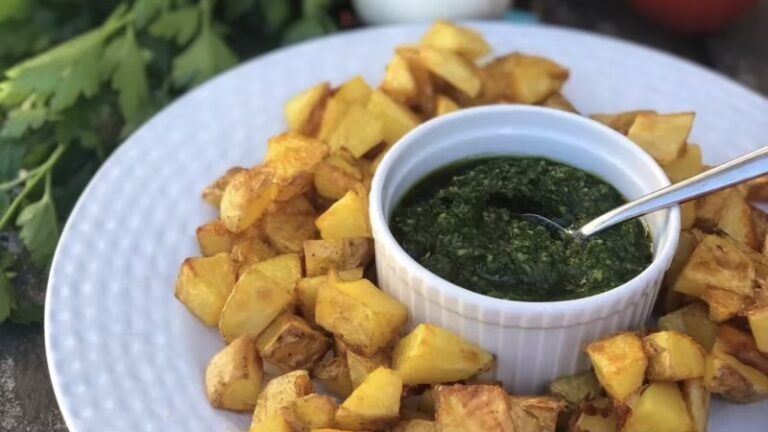 Patatas Bravas aus dem Ofen mit frischer Mojo Verde
