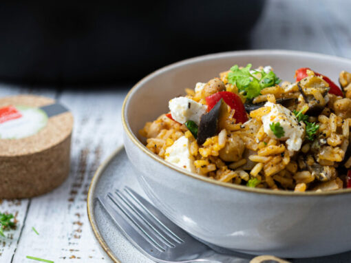 Mediterrane Reispfanne mit Feta