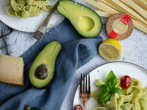 Pasta mit Avocado-Zitronen-Creme