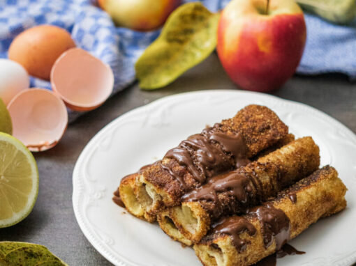 Frenchtoaströllchen mit Äpfeln und Schokolade