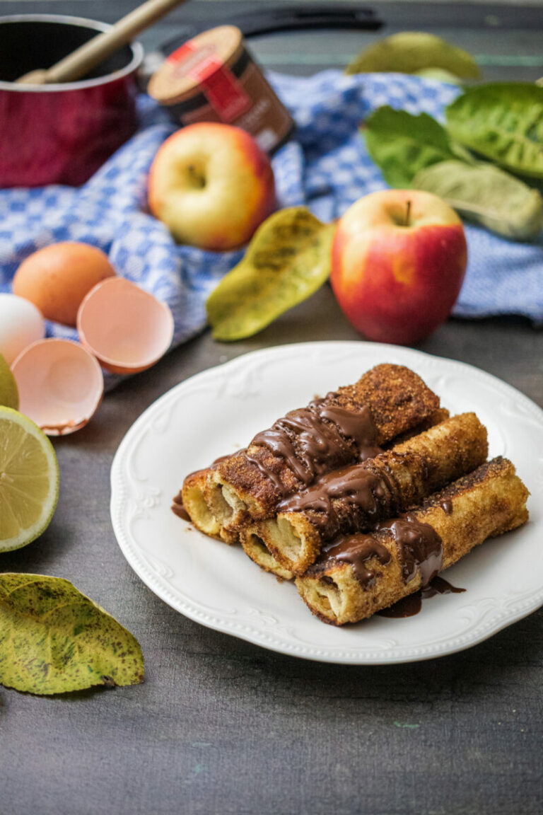 Frenchtoaströllchen mit Äpfeln und Schokolade