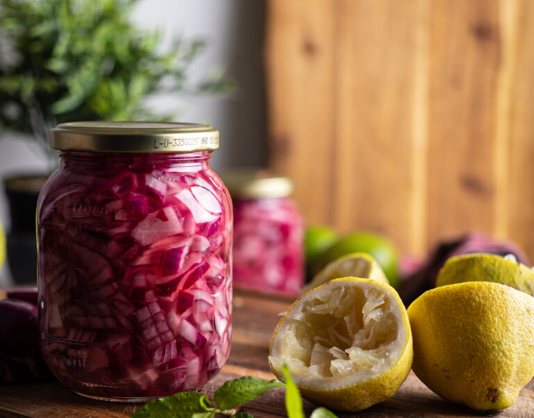 Eingelegte rote Zwiebeln – einfaches & aromatisches Rezept