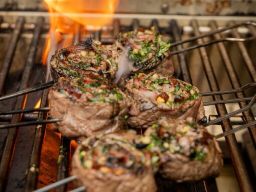 Rouladenspieße vom Grill – mit Gremolata & Aprikosen