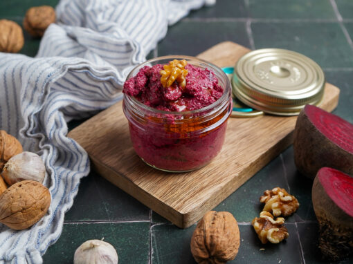Cremiges Rote-Bete-Pesto – Einfaches Rezept mit Walnüssen