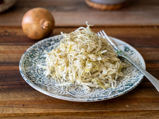 Krautsalat wie beim Griechen – Weich & würzig genießen