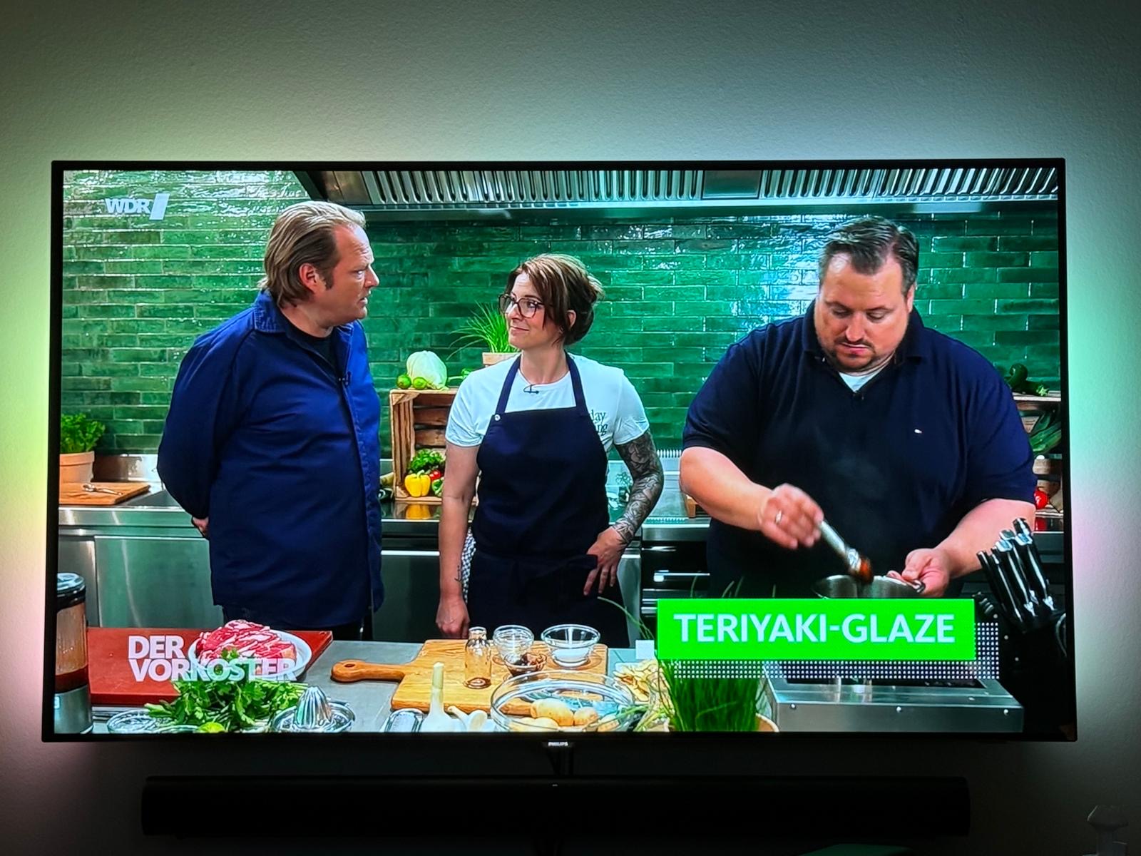 Christina Becher mit Björn Freitag beim Vorkoster-Dreh Christina Becher und TV-Koch Björn Freitag beim Dreh für die WDR-Sendung Der Vorkoster in der Villa Glanzstoff