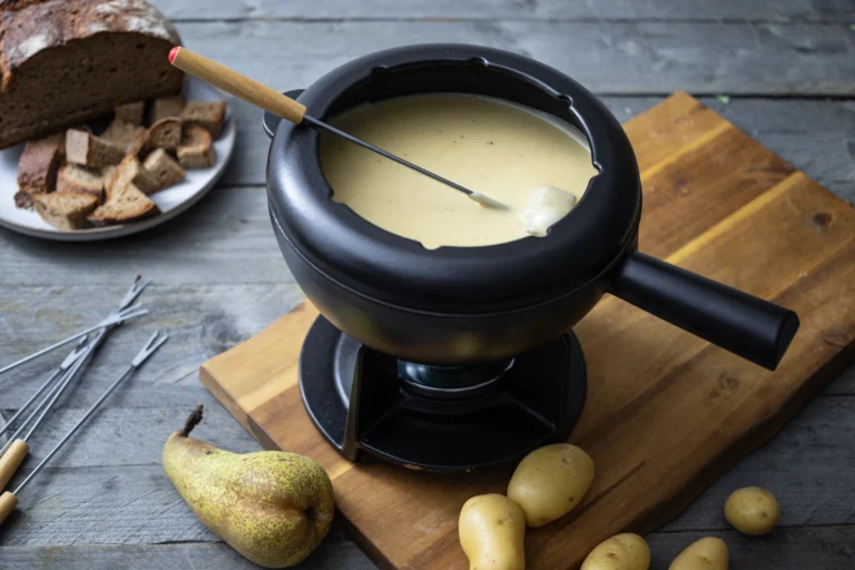 Schweizer Käsefondue Rezept – traditionell & cremig