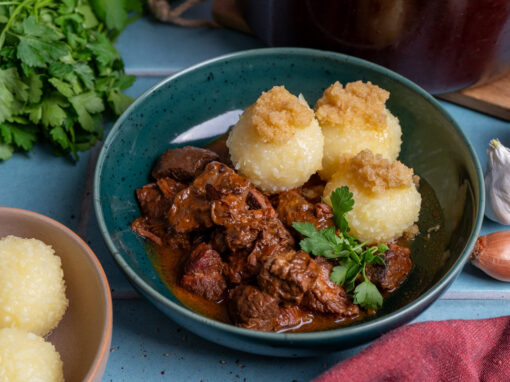 Rindergulasch wie von Oma – klassisch und langsam geschmort