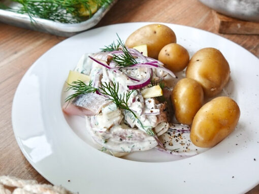 Heringstipp mit Joghurt und Apfel – cremiger Fischsalat in 10 Minuten