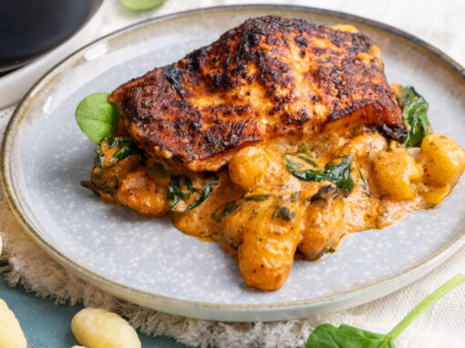 Lachs mit Gnocchi und Spinat aus der Heißluftfritteuse